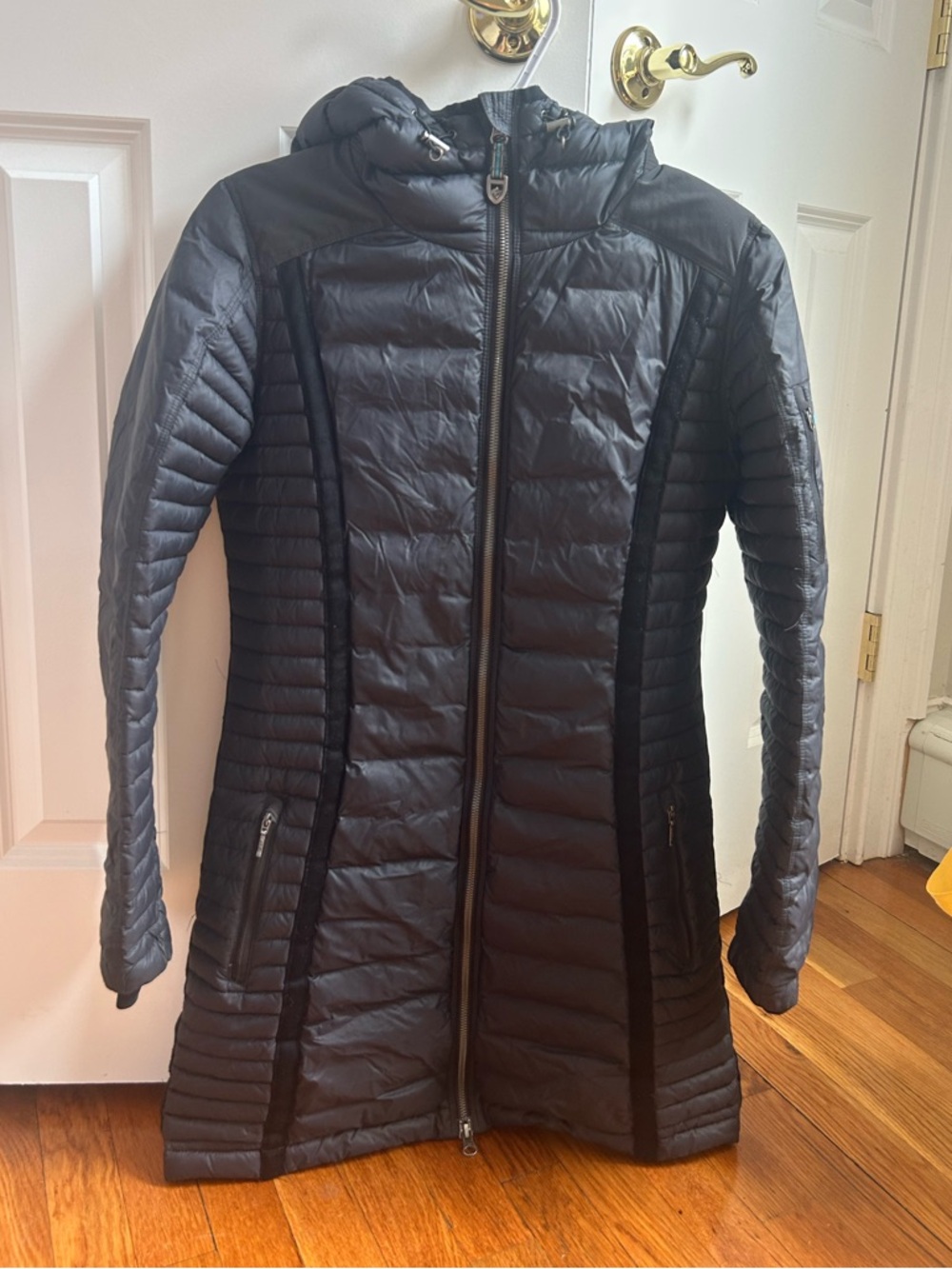 KÜHL black long puffer jacket with hood and pockets. Size: XS. Great condition!
